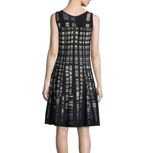 ⭐️Nic & Zoe,Classic Style Fit & Flare, Gorgeous Silhouette Design,EUC, MSRP $228 - Picture 11 of 16